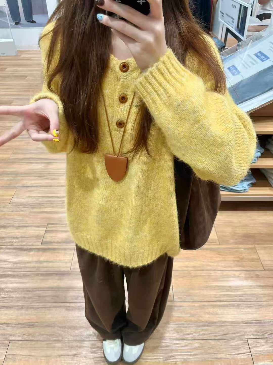 sd20250070 ヘンリーネックボタンニット